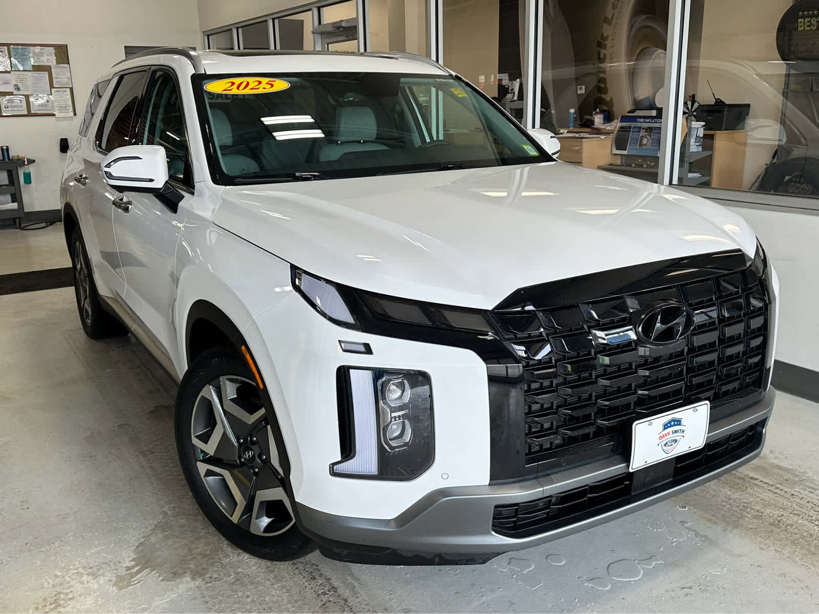 Used 2025 Hyundai Palisade SEL image 2