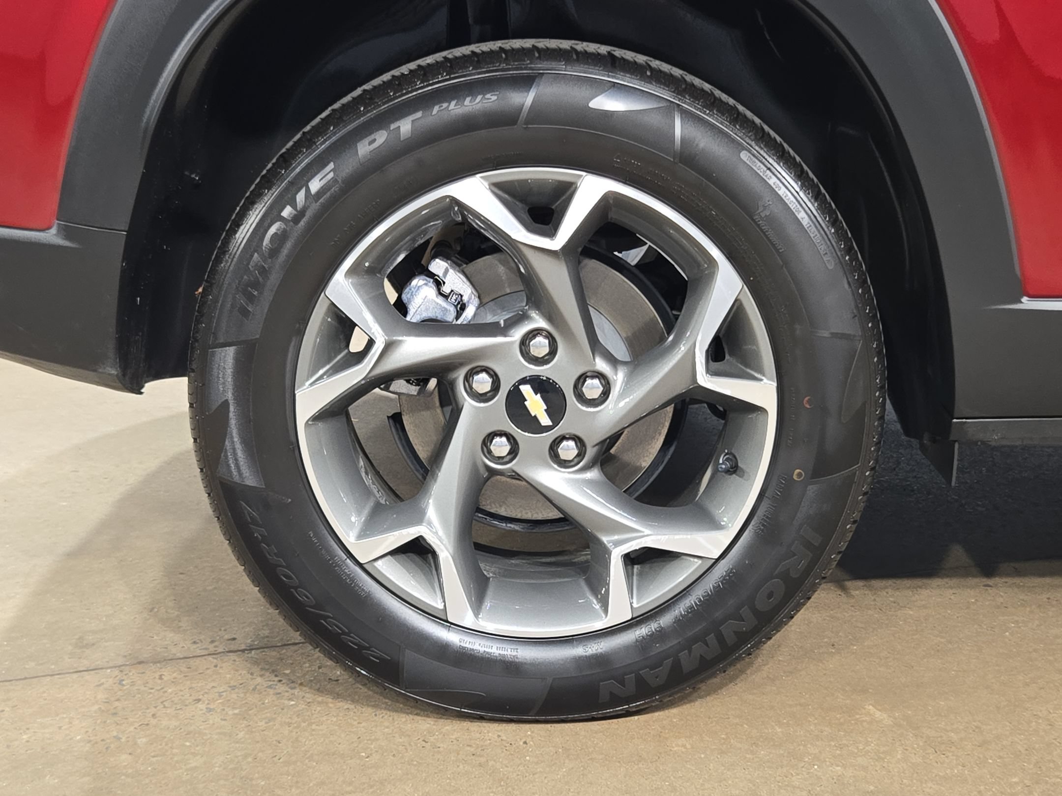Used 2025 Chevrolet Trax LT FWD image 17