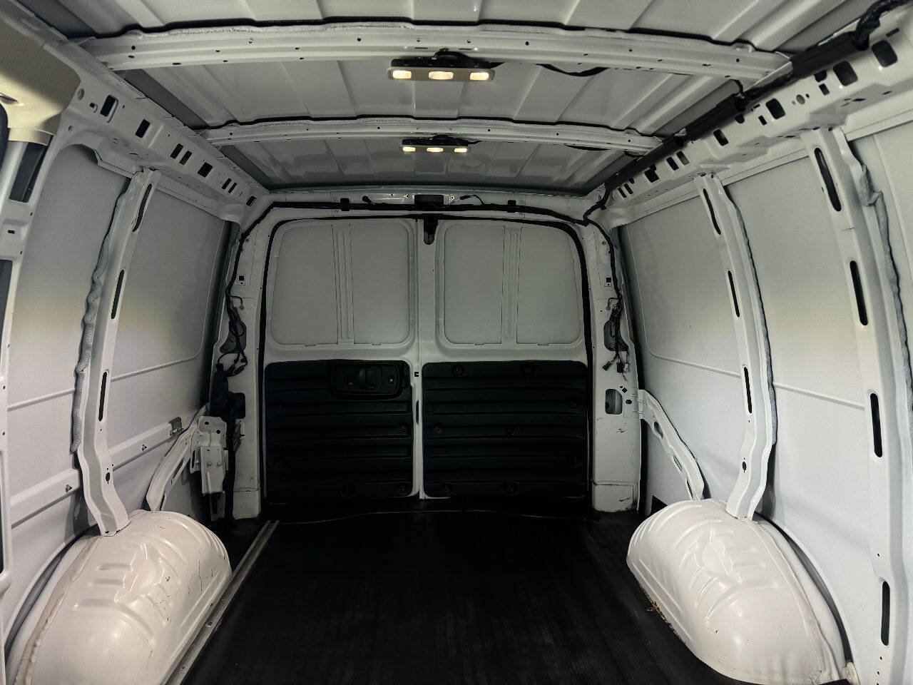 Used 2021 Chevrolet Express 2500 w/ Driver Convenience Package RWD image 90