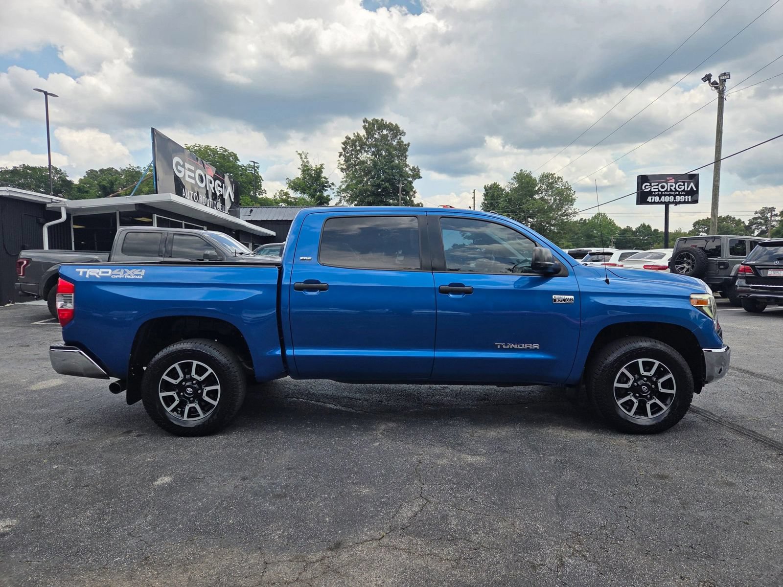 Used 2018 Toyota Tundra SR5 w/ TRD Off Road Package AWD/4WD image 4
