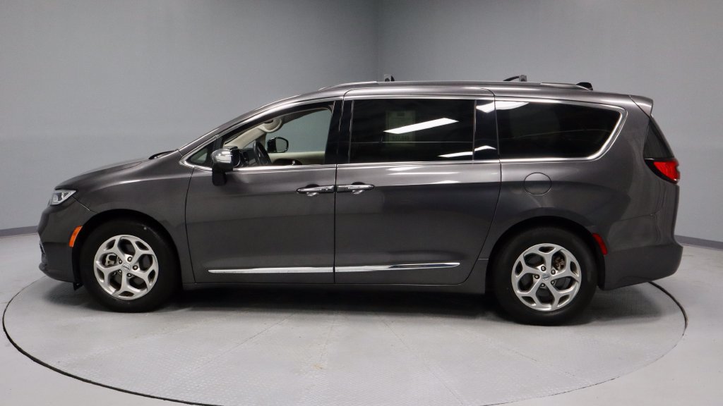 Used 2023 Chrysler Pacifica Limited FWD image 6