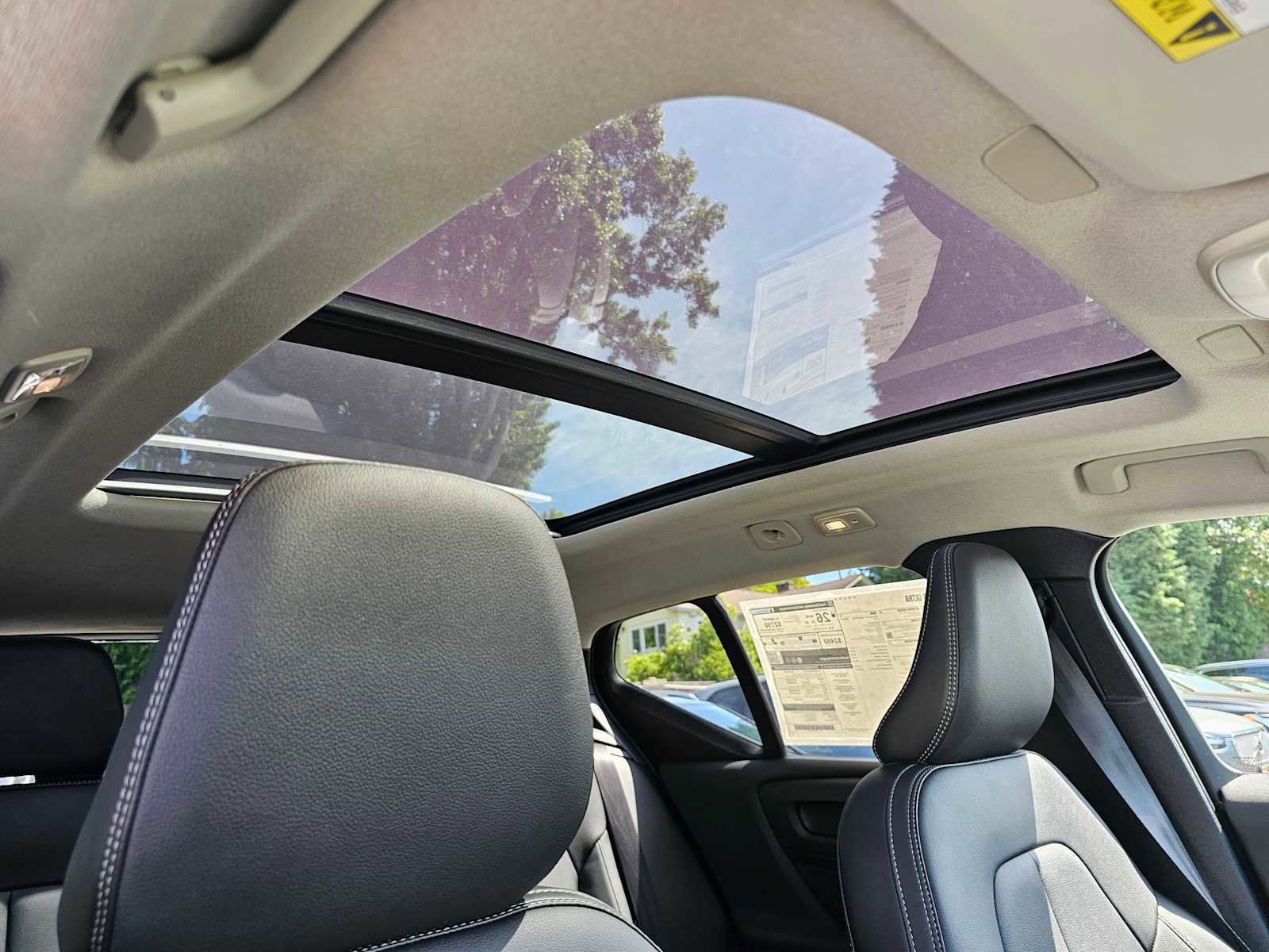 New 2025 Volvo XC40 B5 Ultra w/ Protection Package Premier image 11