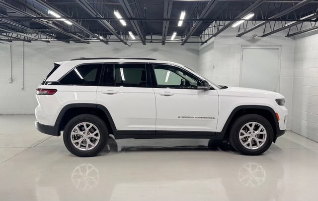 Used 2022 Jeep Grand Cherokee Limited AWD/4WD image 6