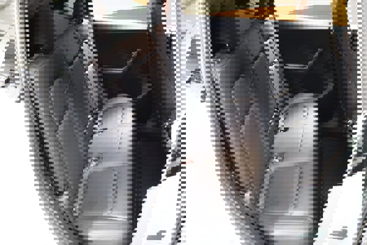 Used 2022 Tesla Model Y Long Range image 37