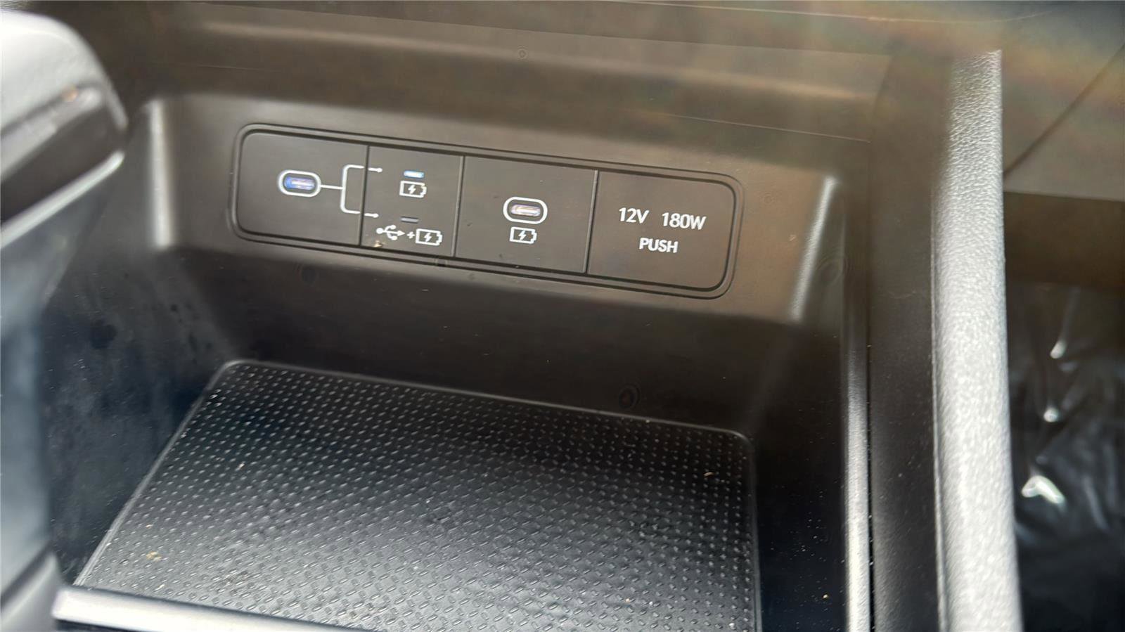 Certified 2025 Hyundai Tucson SE image 18