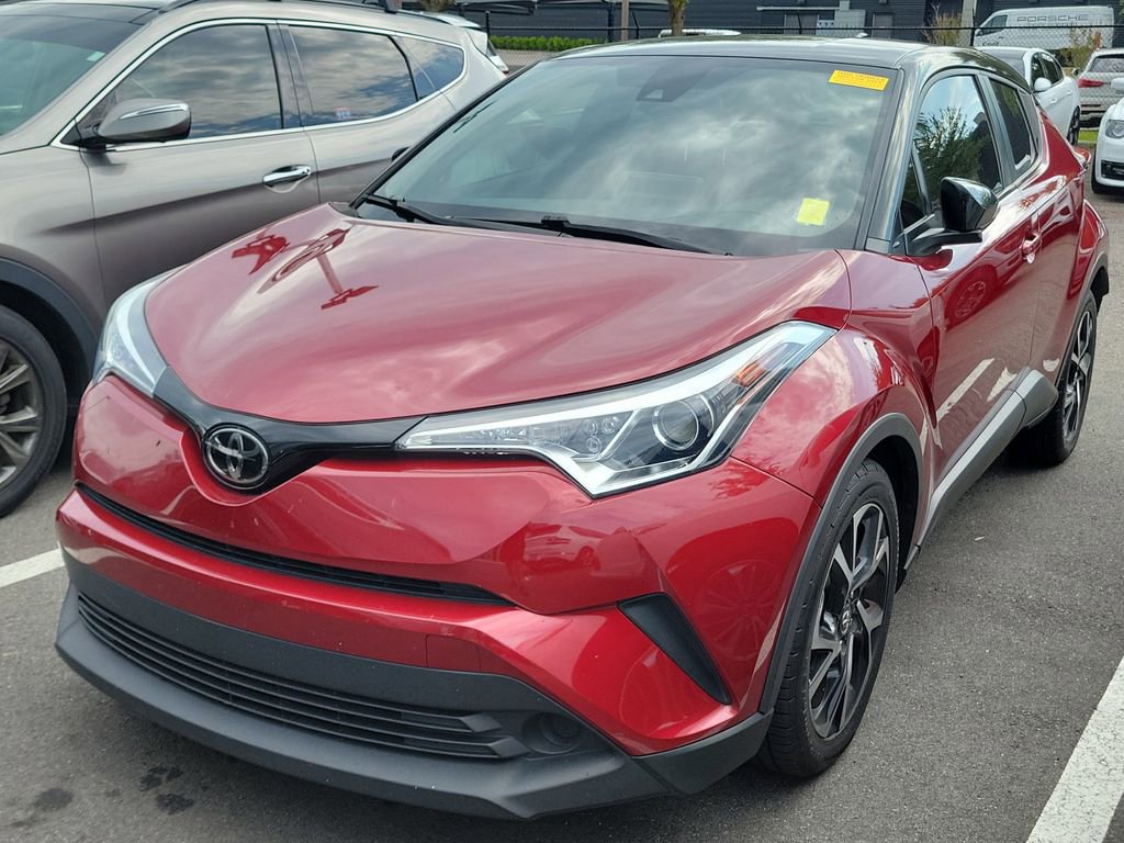 Used 2019 Toyota C-HR XLE FWD image 4