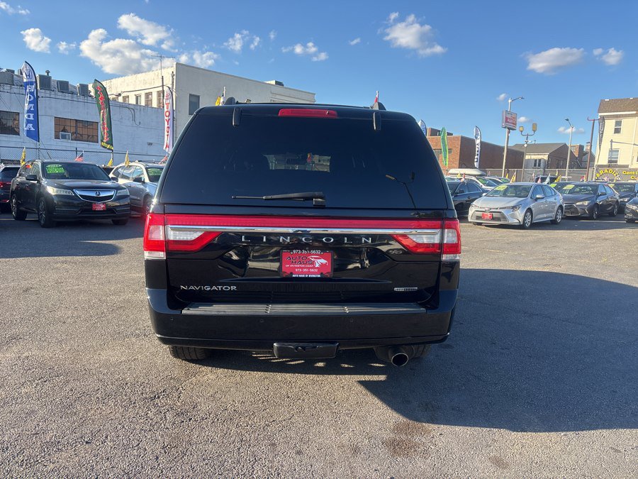 Used 2016 Lincoln Navigator Reserve AWD/4WD image 5