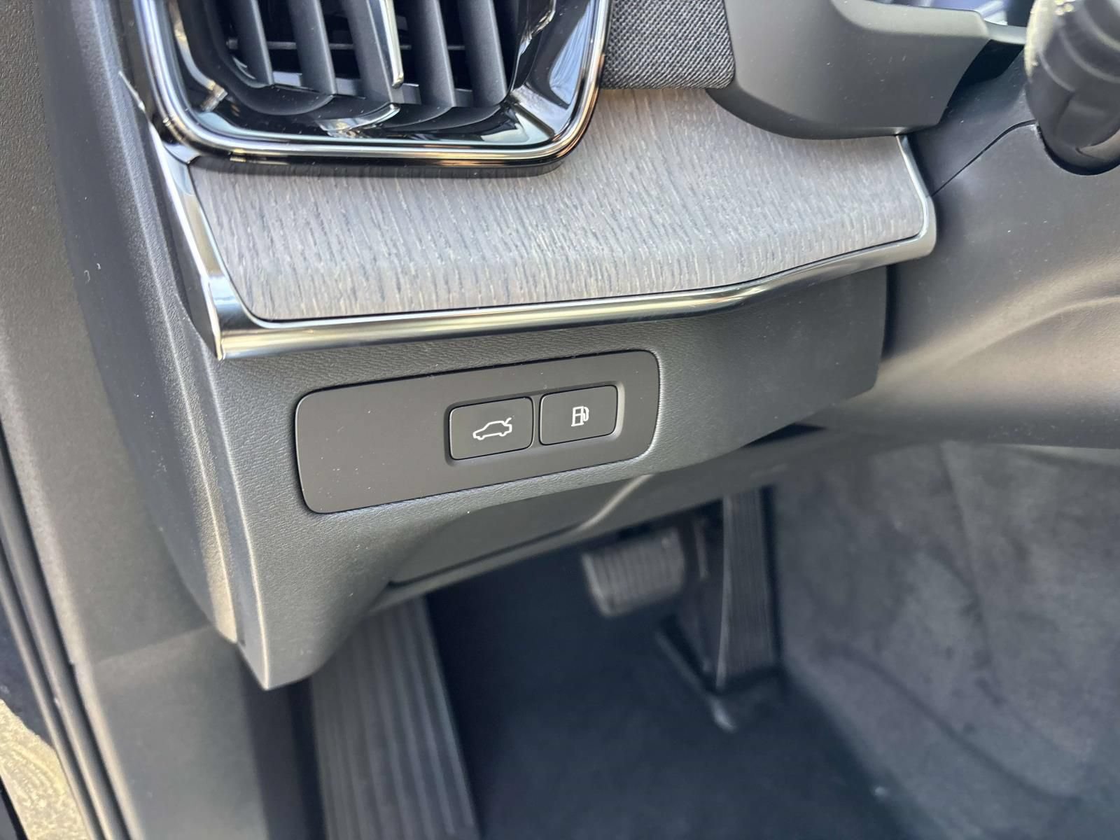 New 2026 Volvo XC90 T8 Ultra w/ Protection Package Premier AWD/4WD image 15