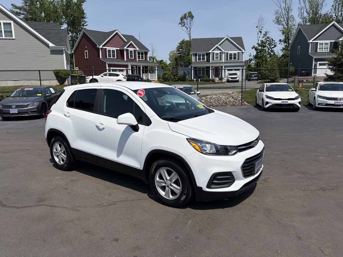 Used 2020 Chevrolet Trax LS w/ Tint and Cruise Package FWD image 2