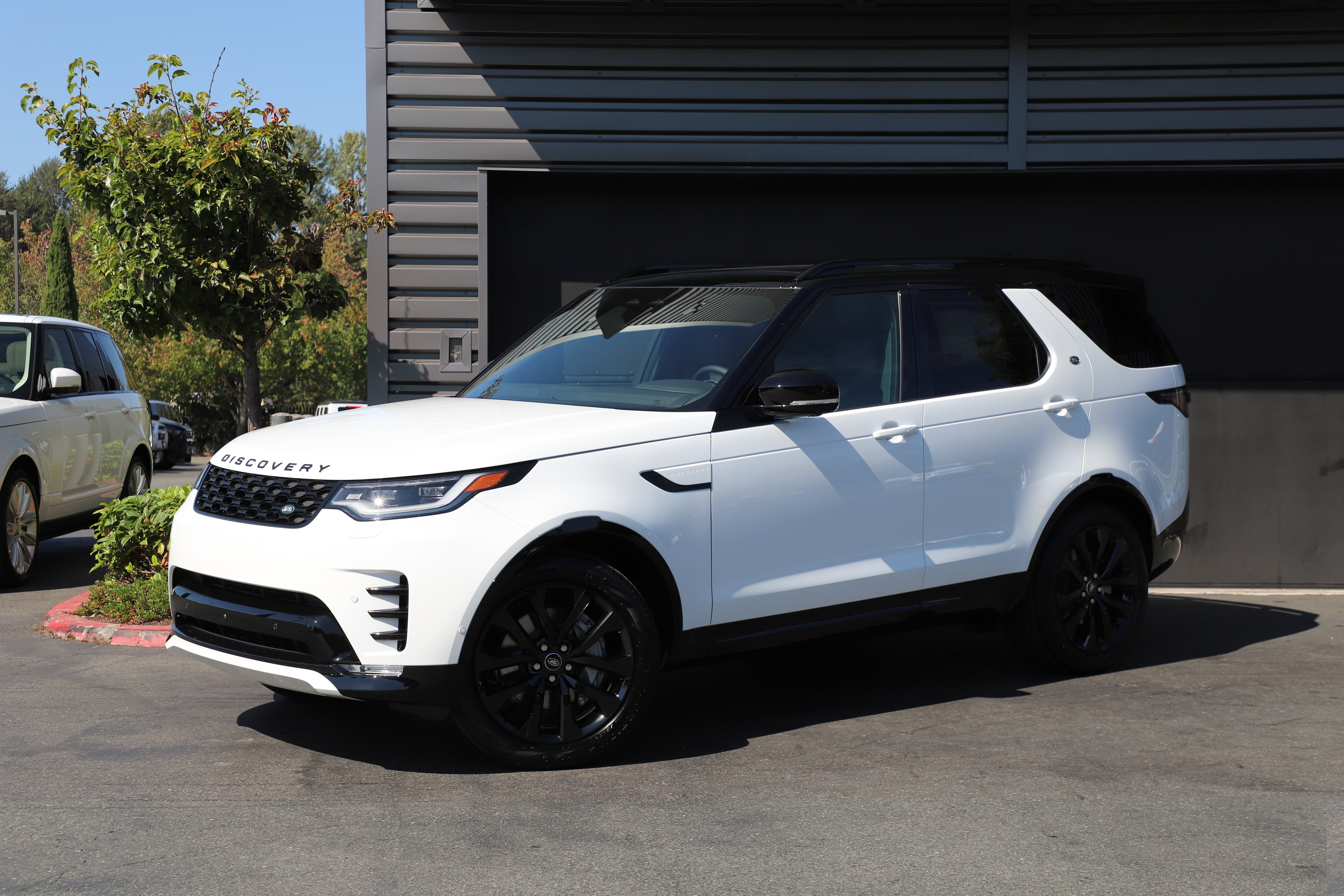 New 2026 Land Rover Discovery Dynamic SE