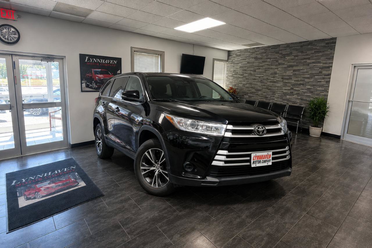 Used 2019 Toyota Highlander LE FWD image 2