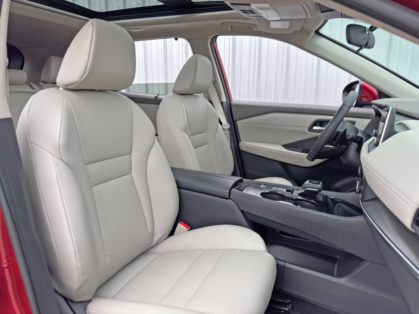 Used 2024 Nissan Rogue SV w/ SV Premium Package image 32