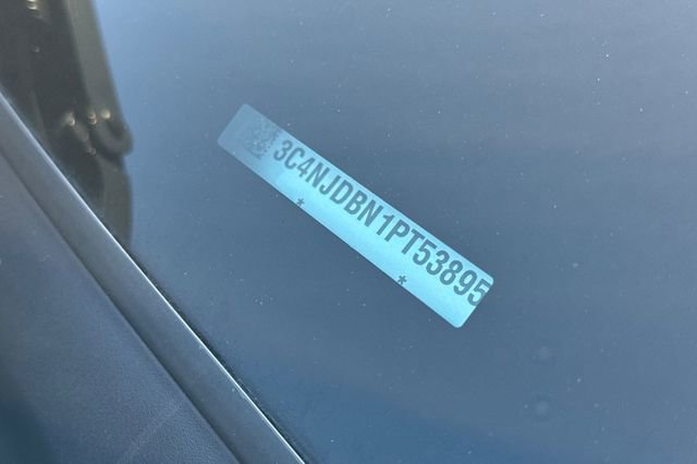 Used 2023 Jeep Compass Latitude image 3