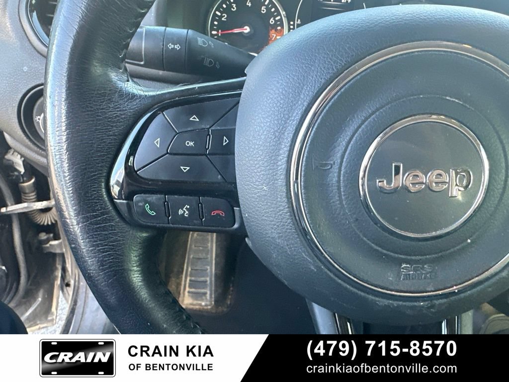 Used 2016 Jeep Renegade Latitude AWD/4WD image 18