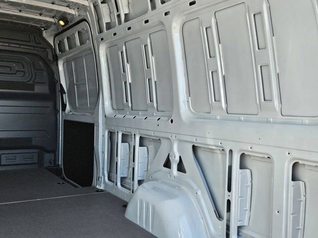 Used 2024 Mercedes-Benz Sprinter 2500 image 32