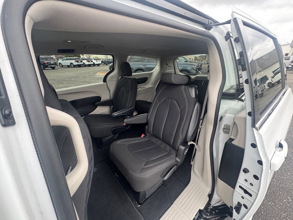 Used 2023 Chrysler Voyager LX FWD image 13