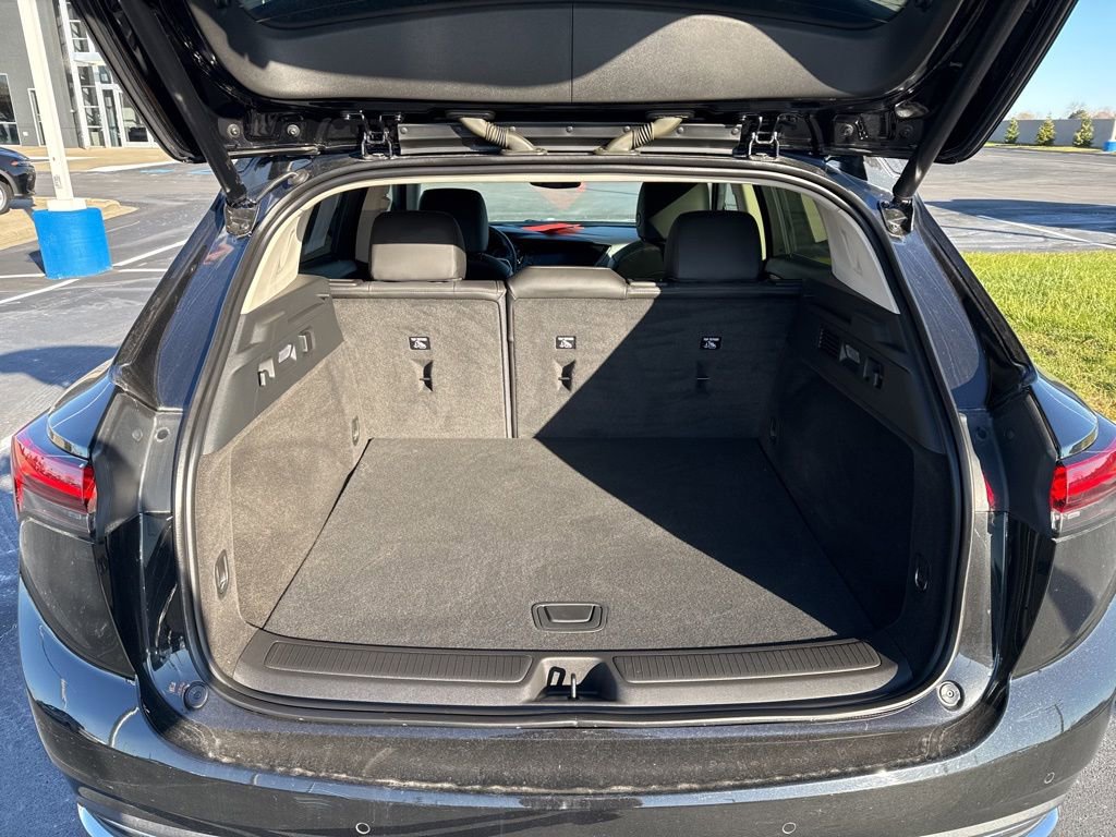 Used 2022 Buick Envision Essence w/ Safety Package image 32