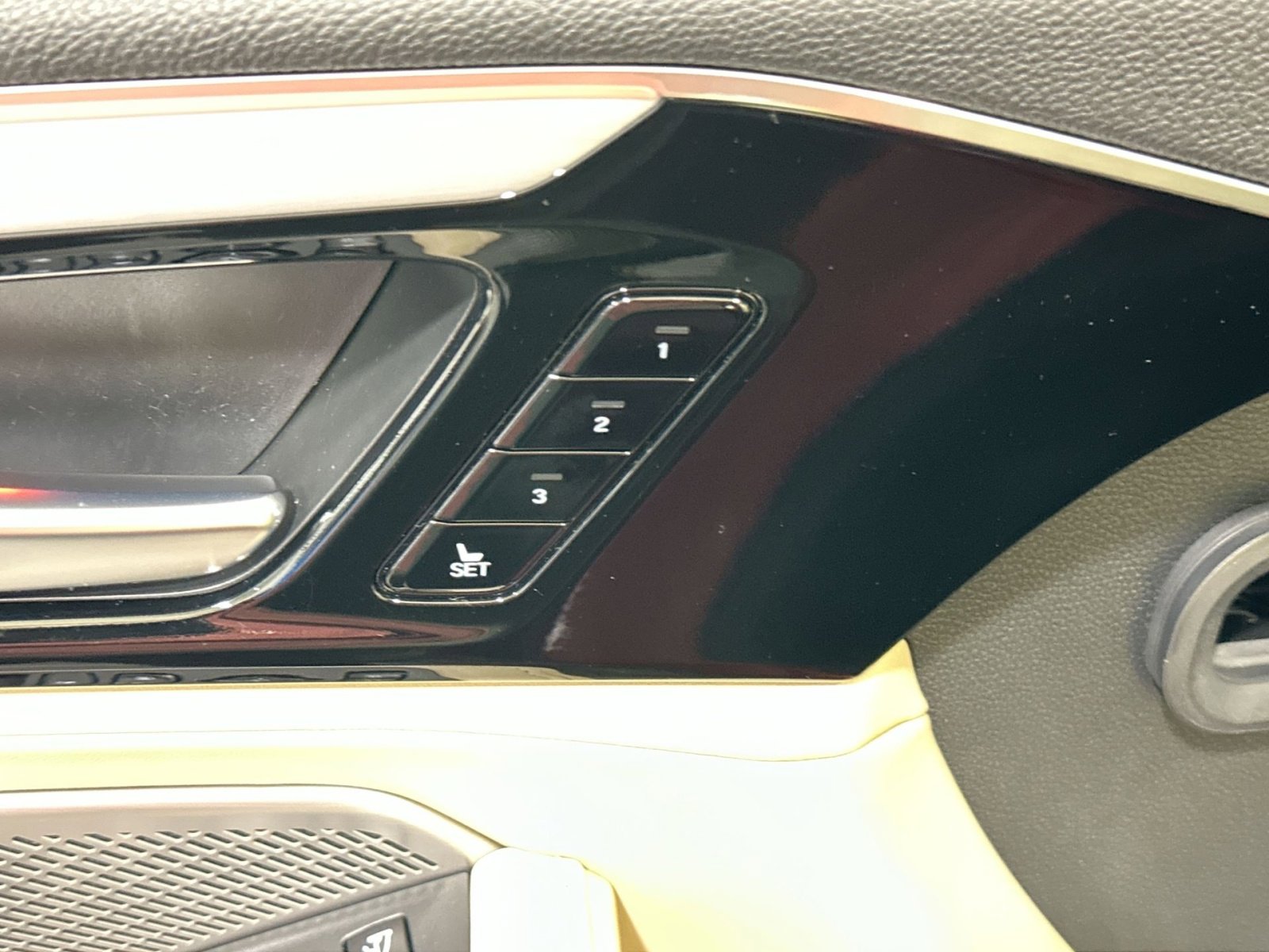 Used 2022 Acura MDX SH-AWD w/ Technology Package image 17