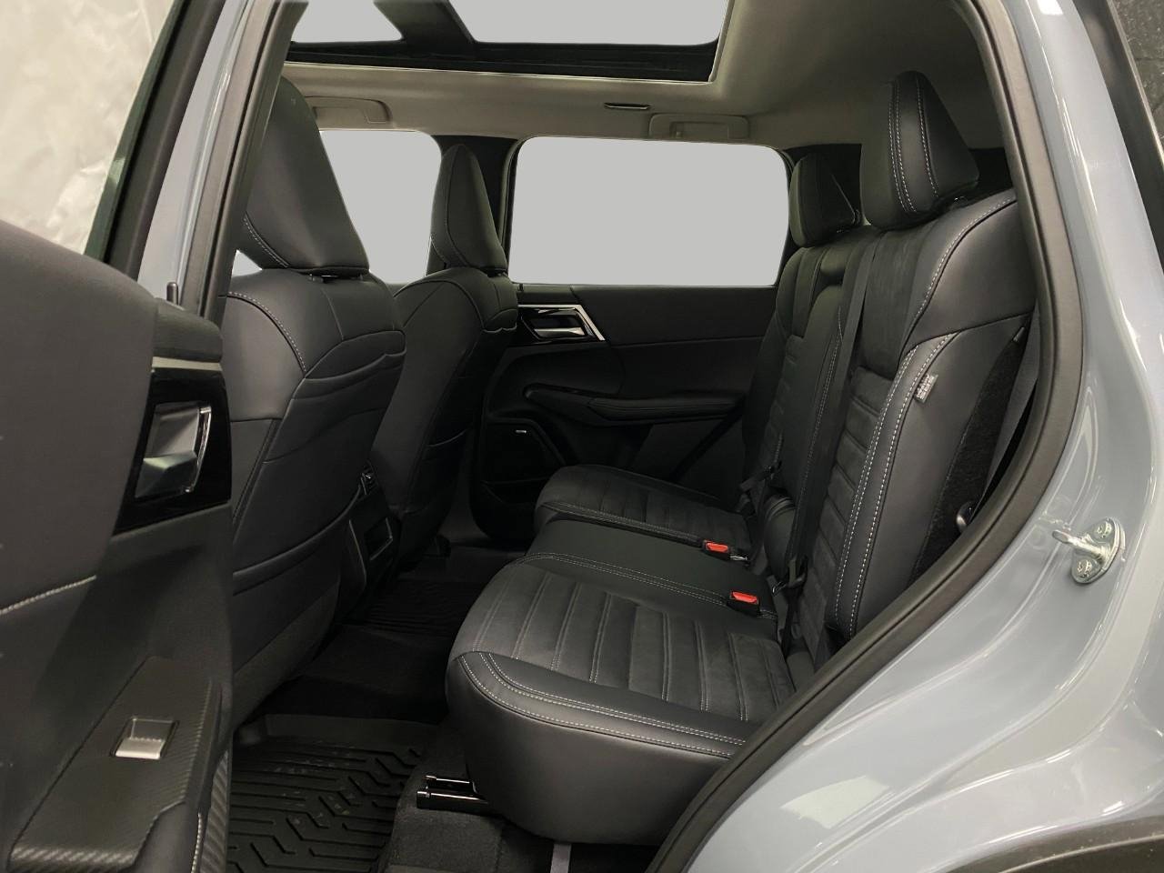 New 2026 Mitsubishi Outlander AWD image 31