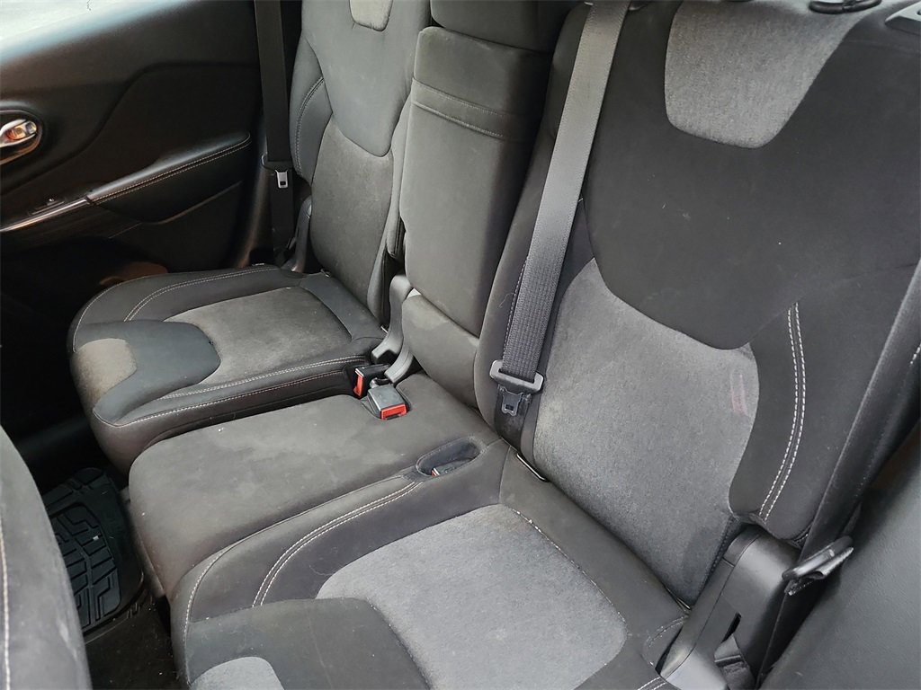 Used 2015 Jeep Cherokee Sport image 13