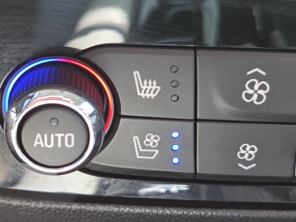 Used 2024 Buick Enclave Avenir w/ Avenir Technology Package FWD image 6