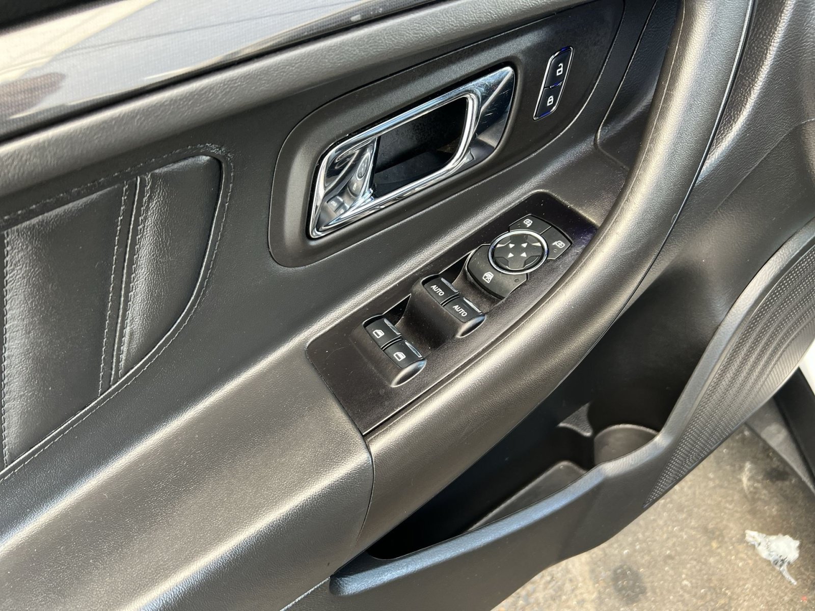 Used 2018 Ford Taurus SHO AWD/4WD image 23
