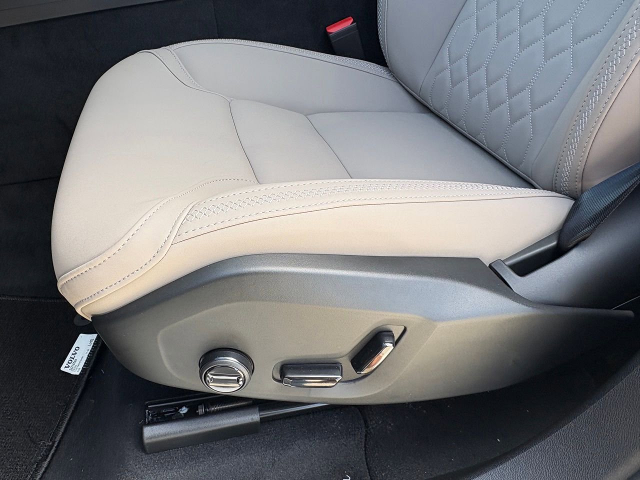 New 2026 Volvo XC60 B5 Plus AWD/4WD image 22