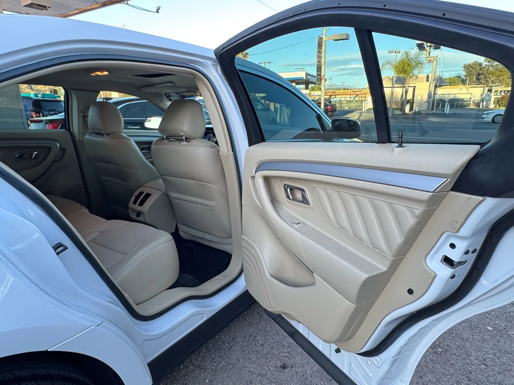 Used 2018 Ford Taurus SEL w/ Equipment Group 201A image 18