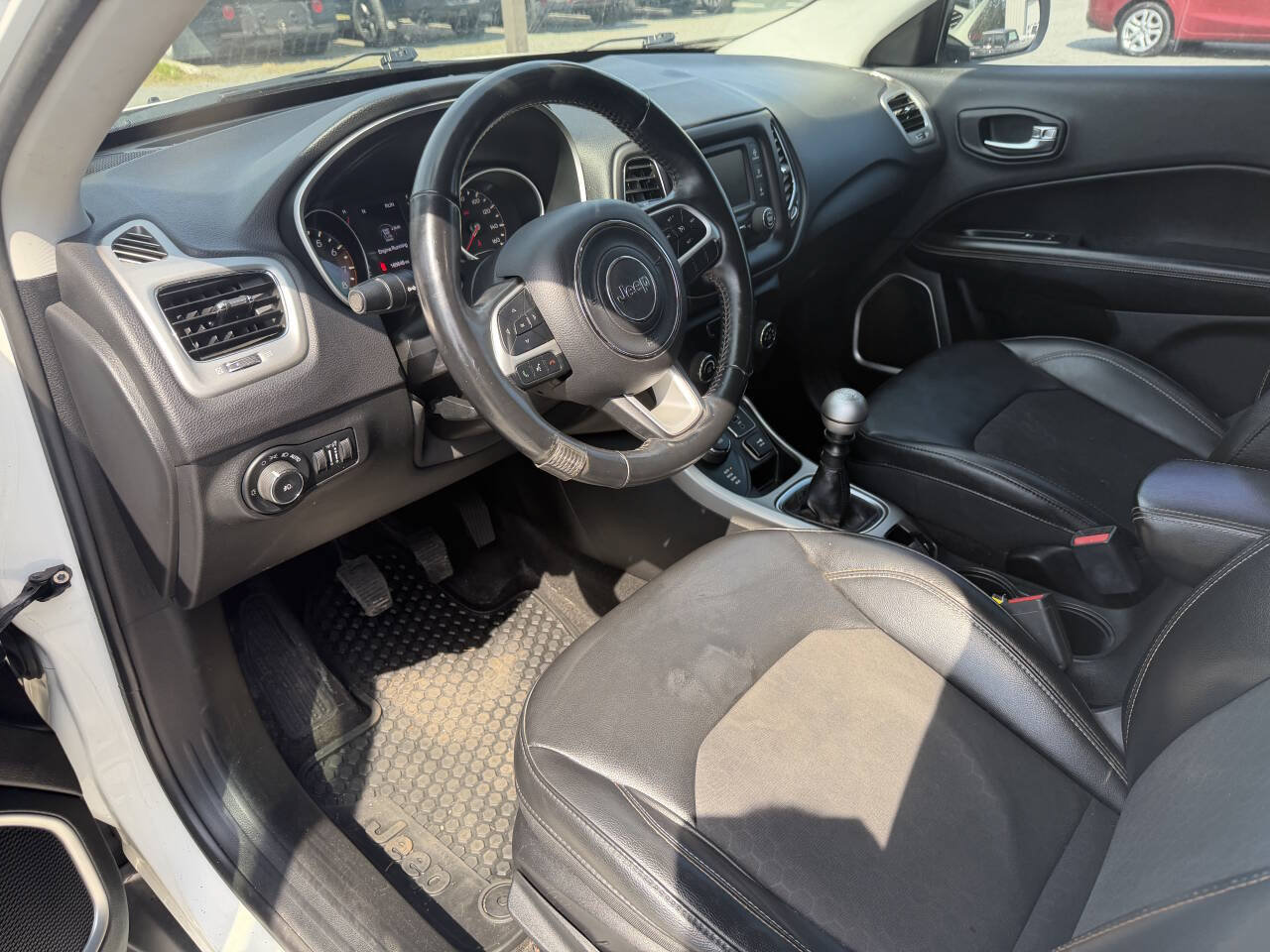 Used 2018 Jeep Compass Latitude w/ Cold Weather Group AWD/4WD image 9