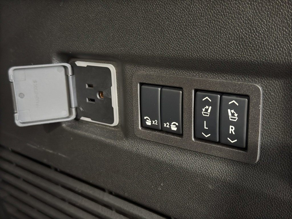 Used 2024 Chevrolet Tahoe Z71 image 23