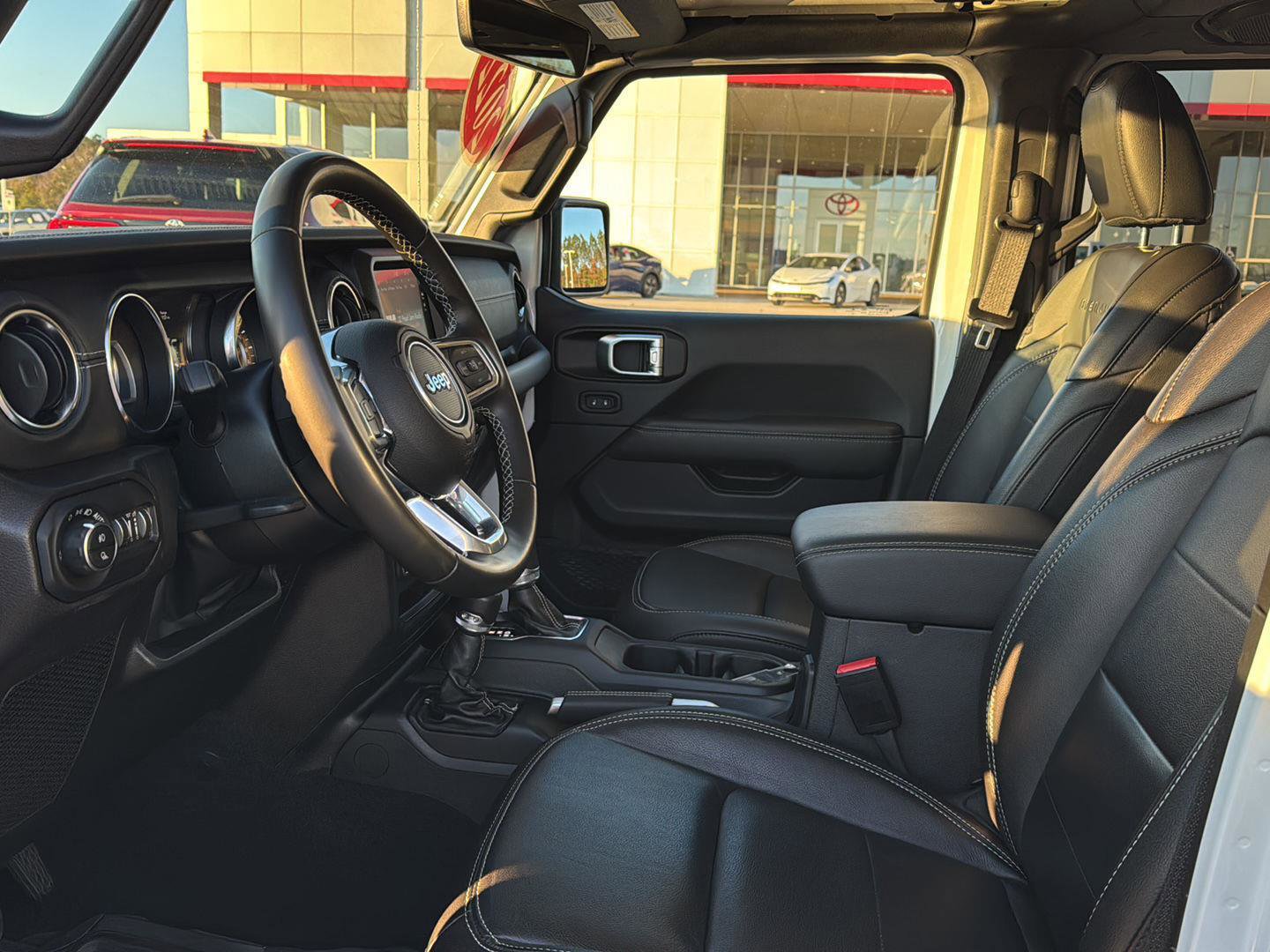 Used 2022 Jeep Gladiator Overland w/ Popular Equipment Package image 8