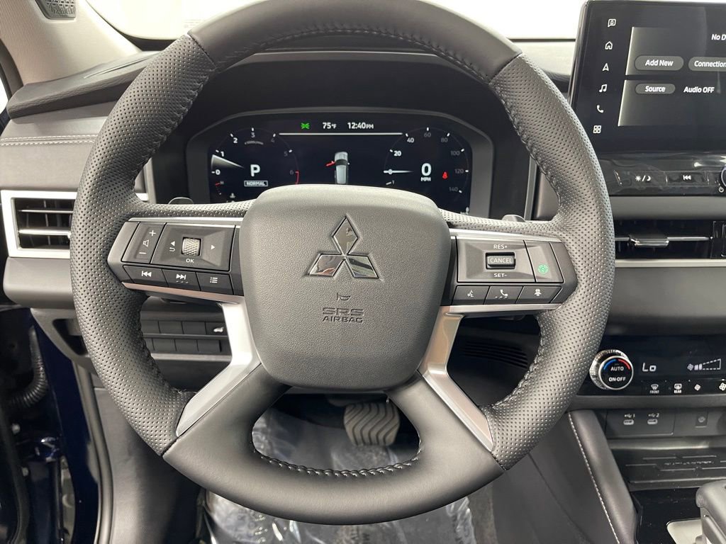 New 2025 Mitsubishi Outlander SE image 6