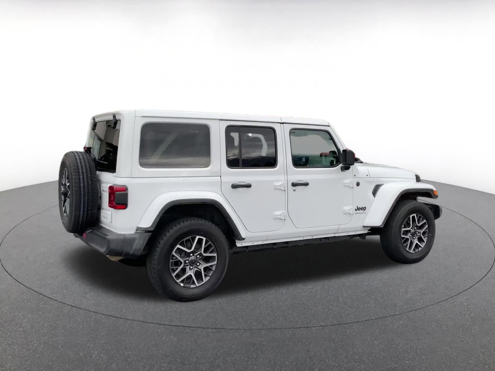 Used 2025 Jeep Wrangler Sahara image 15