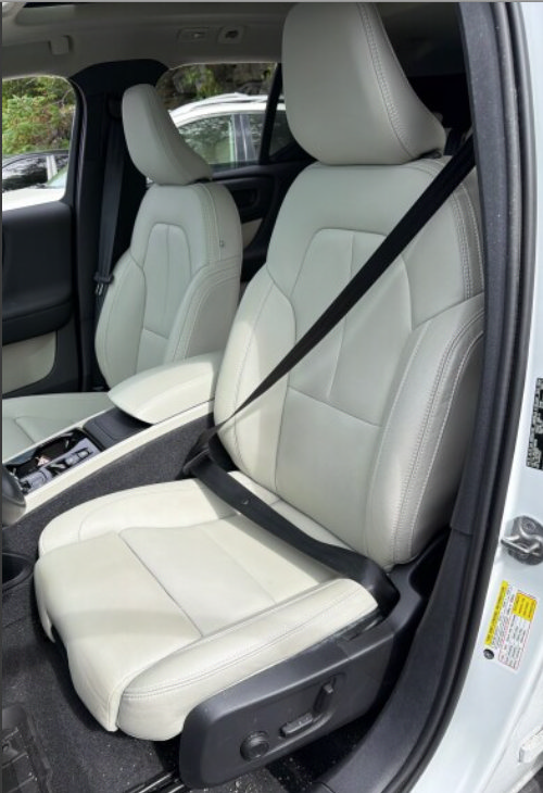 Used 2024 Volvo XC40 B5 Plus w/ Protection Package Premier AWD/4WD image 3