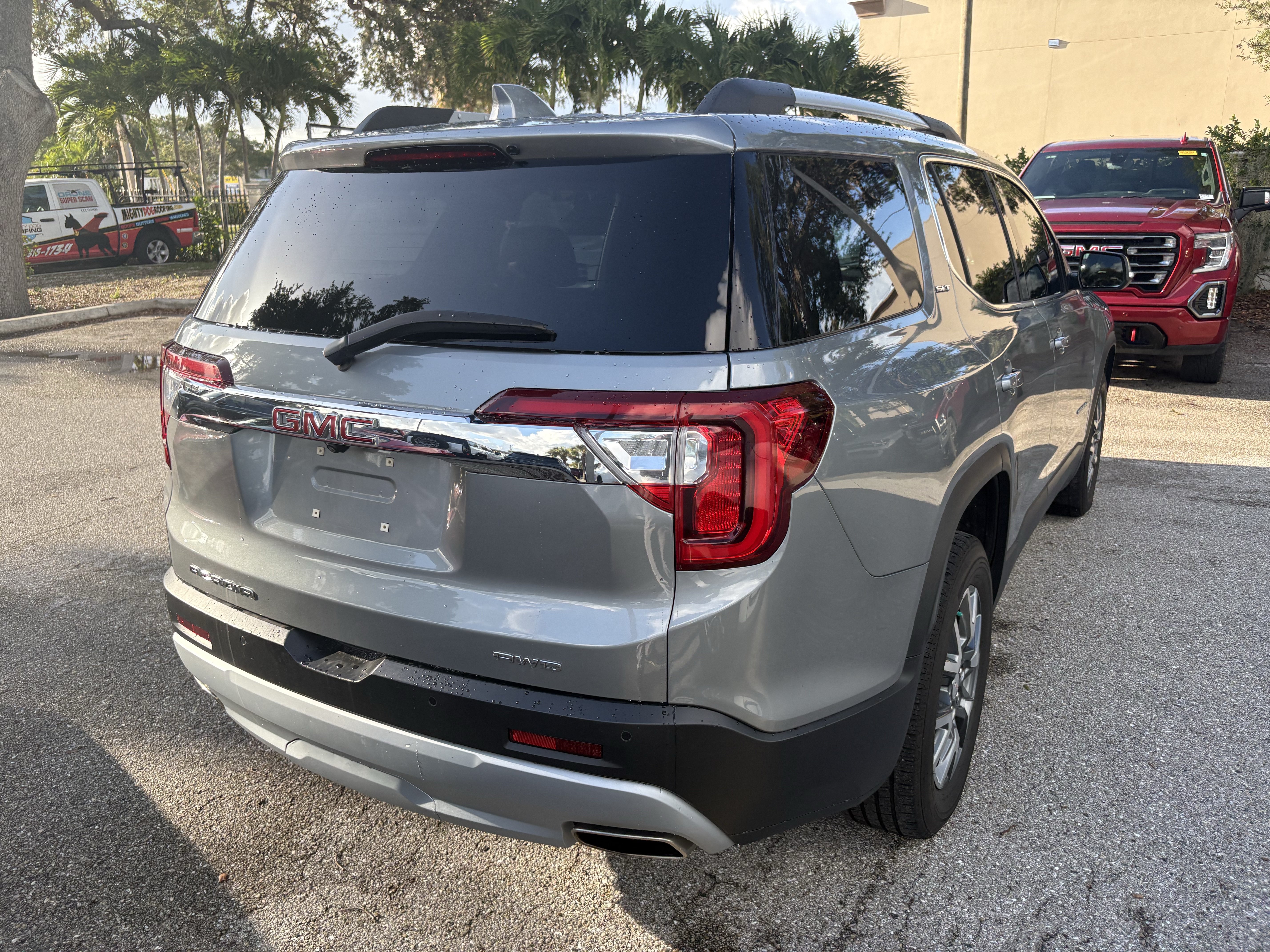 Used 2023 GMC Acadia SLT AWD/4WD image 7