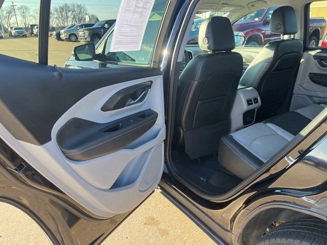 Used 2024 GMC Terrain SLT image 35