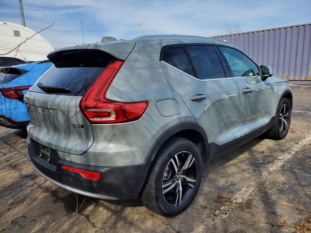 Used 2025 Volvo XC40 B5 Core AWD/4WD image 3
