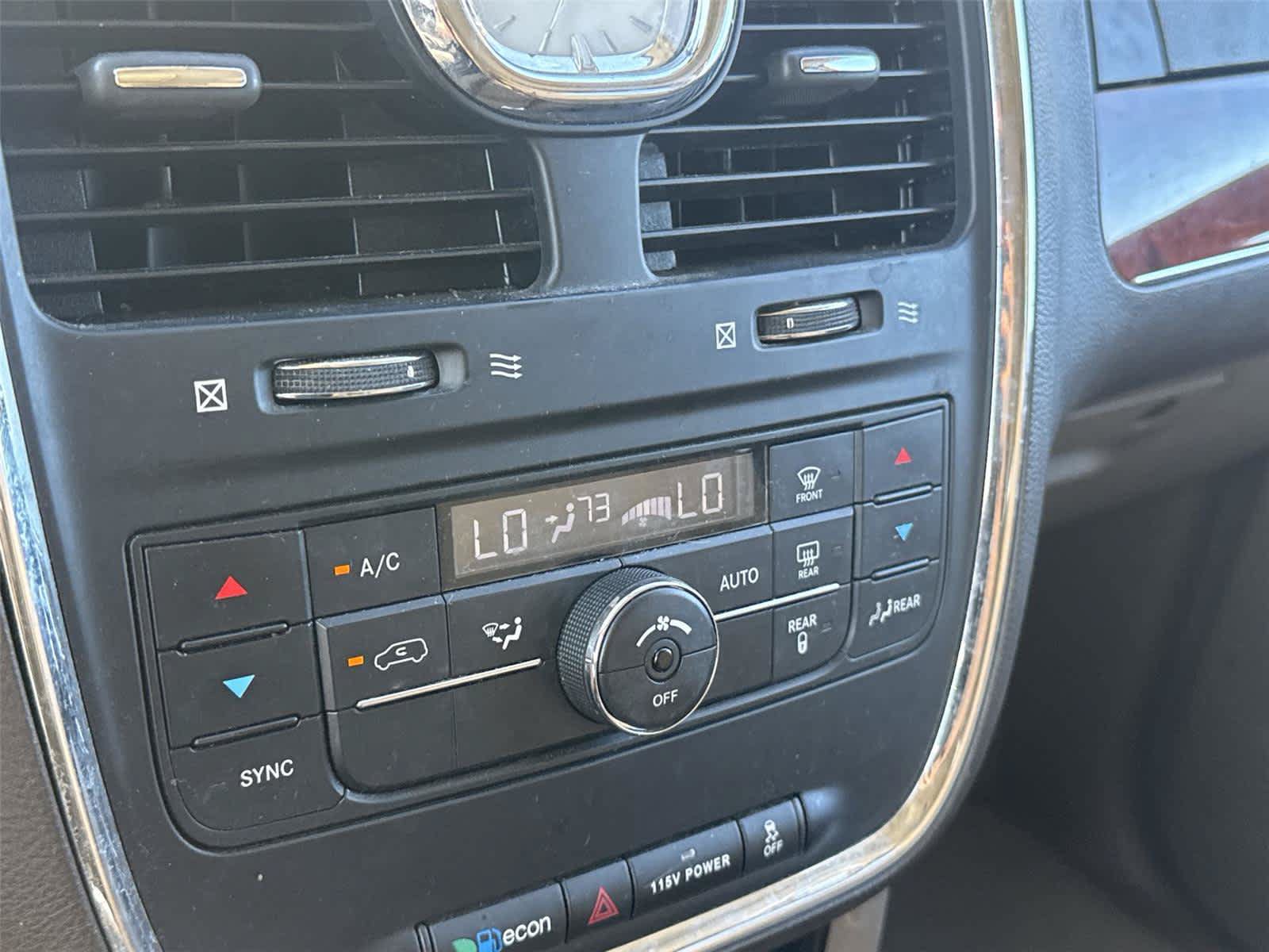 Used 2014 Chrysler Town & Country Touring FWD image 21