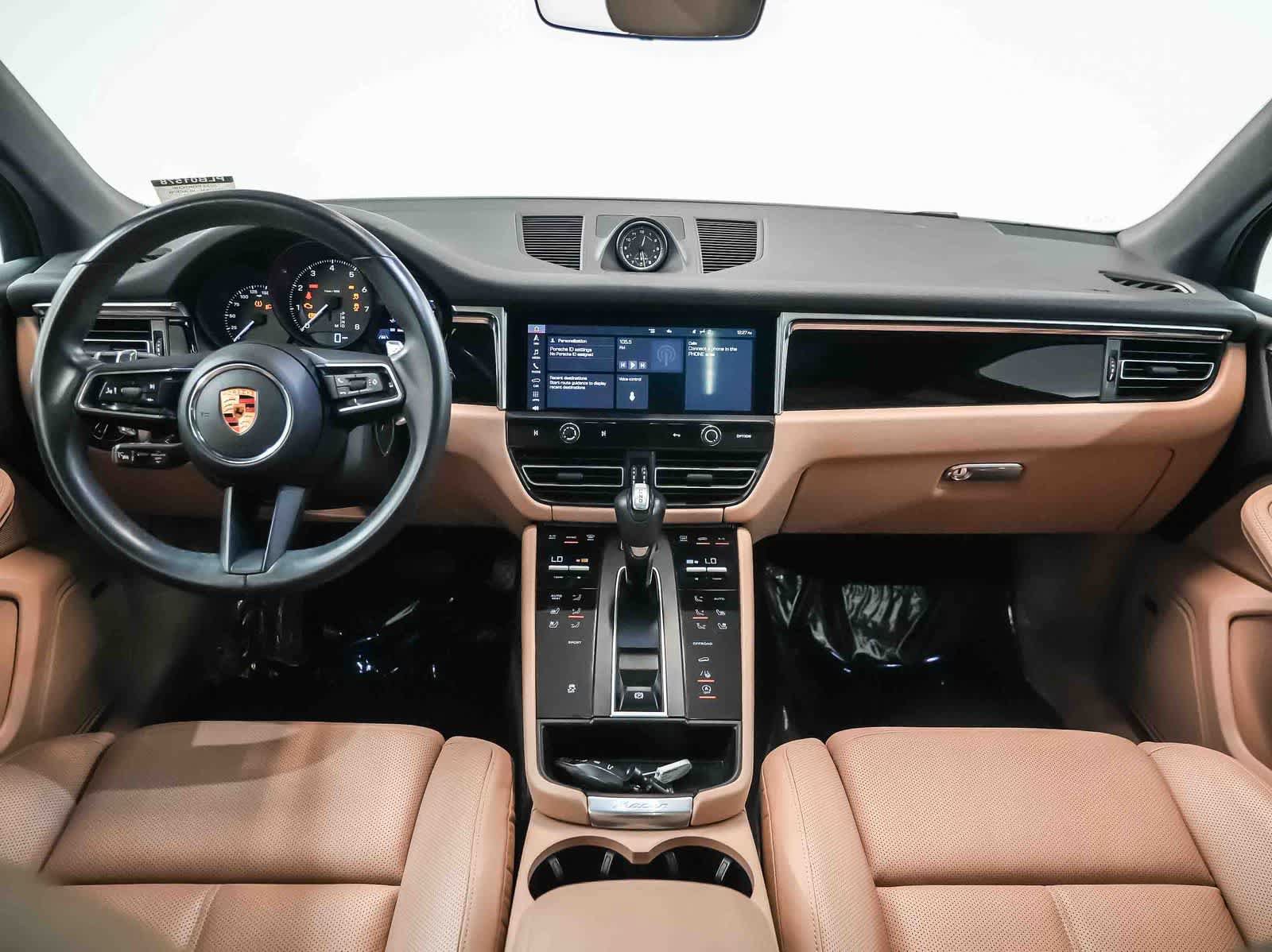 Certified 2023 Porsche Macan AWD/4WD image 11