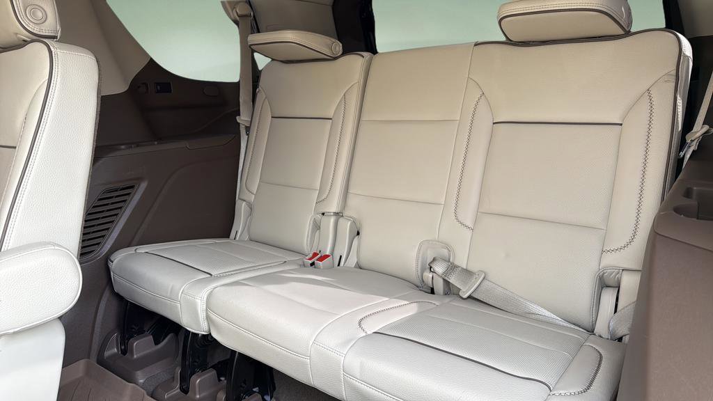 Used 2021 GMC Yukon Denali w/ Advanced Technology Package image 19