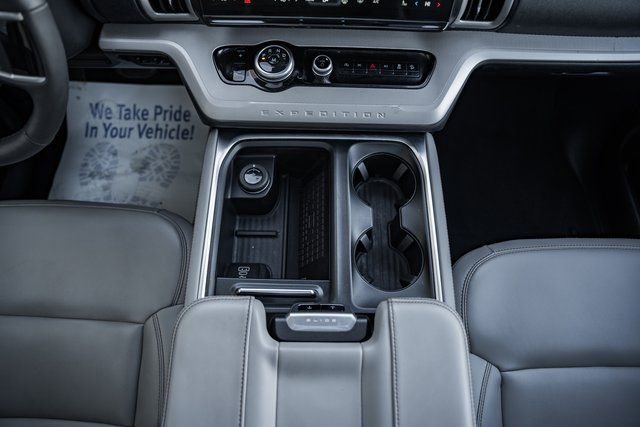 Used 2025 Ford Expedition Active image 44