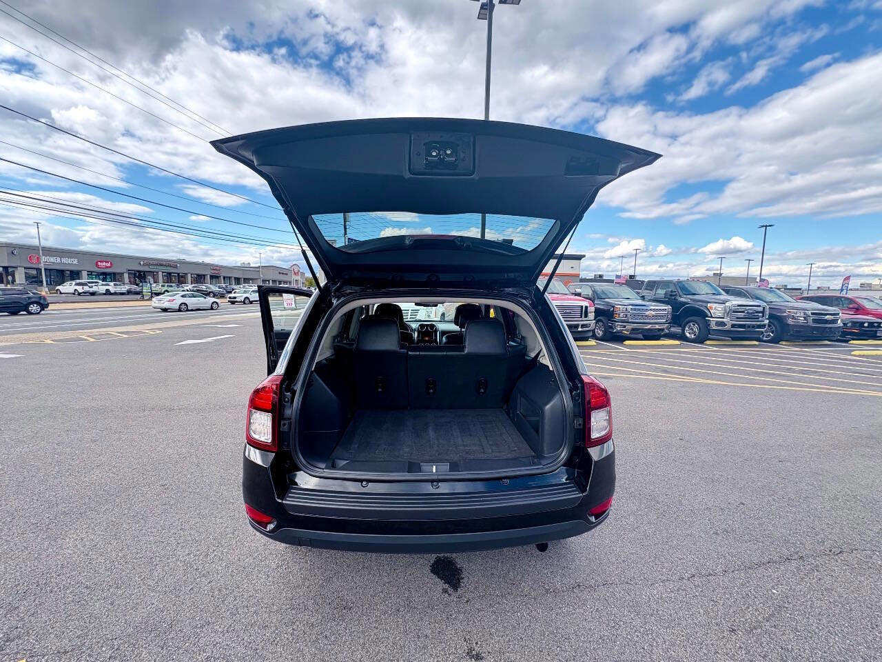 Used 2014 Jeep Compass Latitude FWD image 29