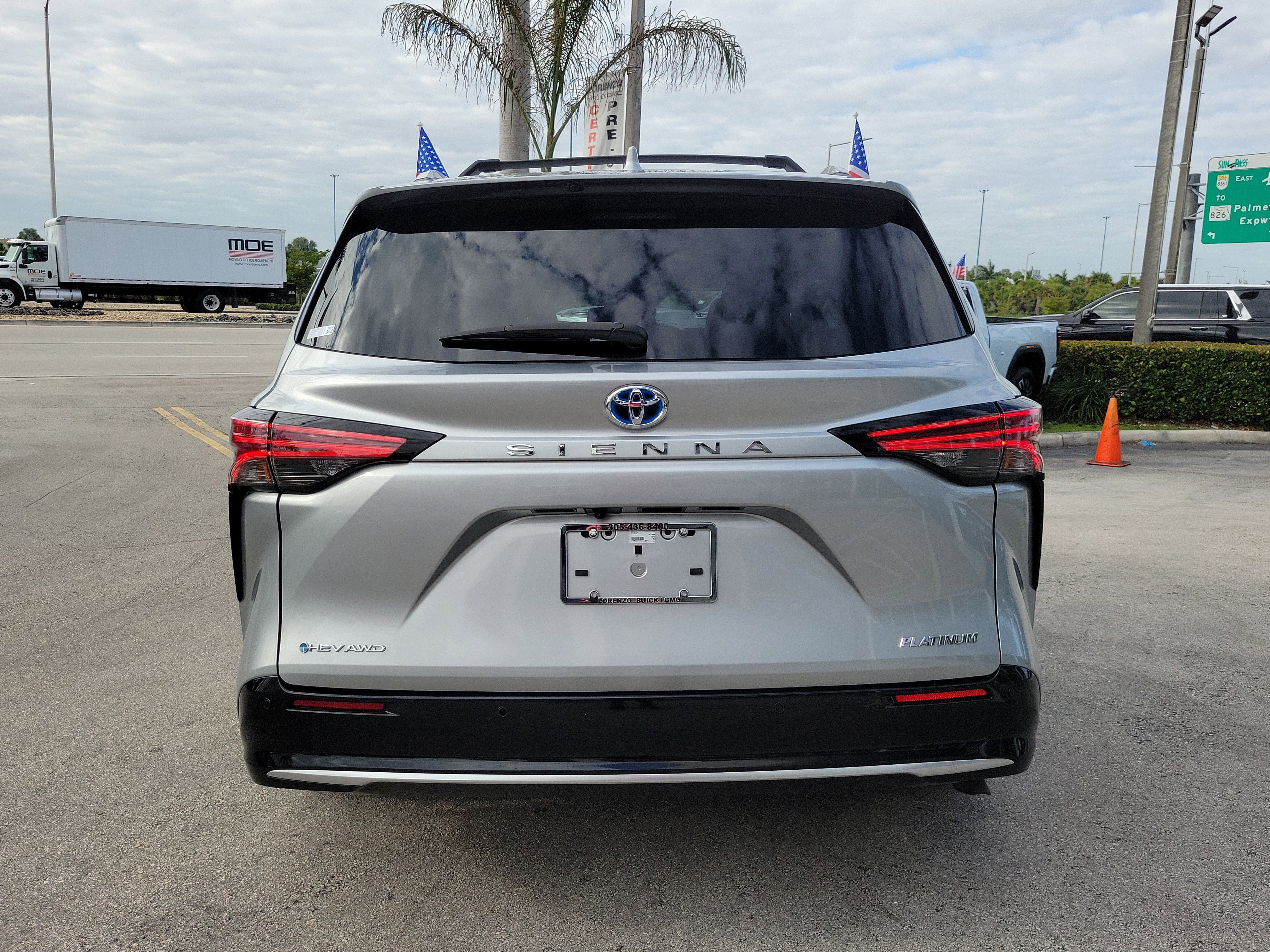 Used 2025 Toyota Sienna Platinum image 6