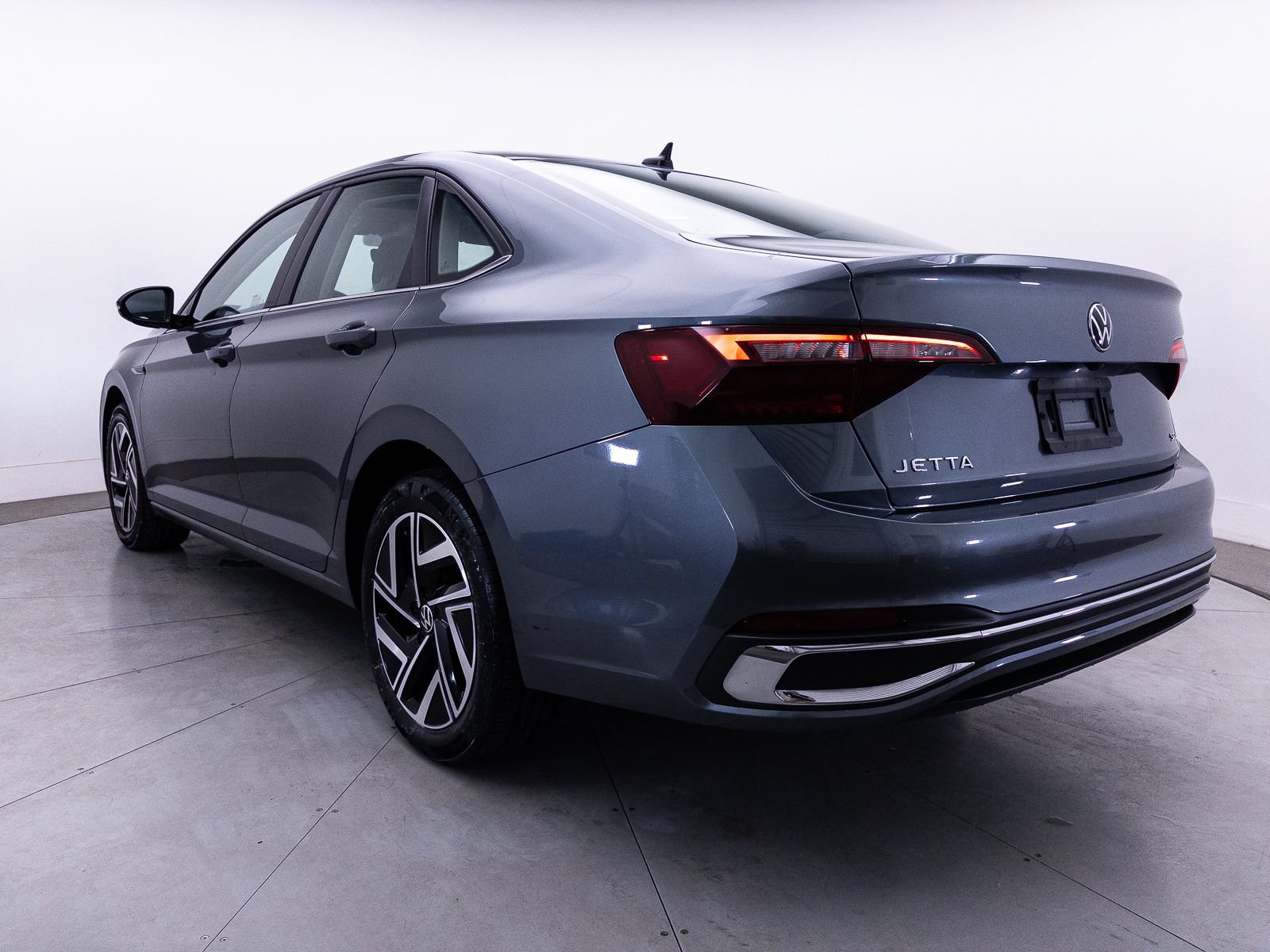 Used 2023 Volkswagen Jetta SEL FWD image 14