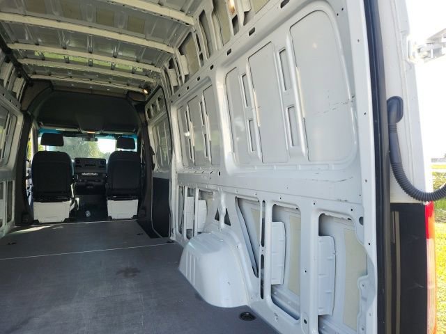 Used 2024 Mercedes-Benz Sprinter 2500 image 21