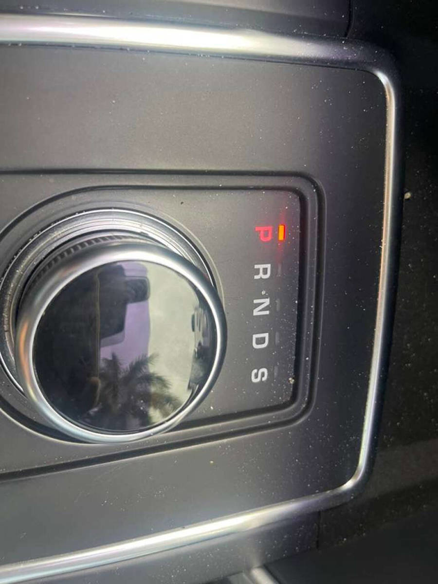 Used 2019 Land Rover Discovery Sport SE image 20