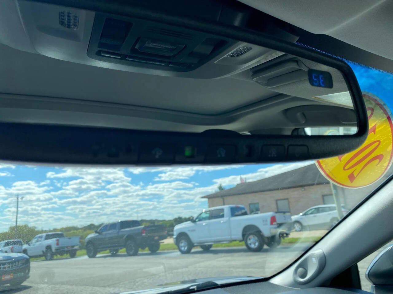 Used 2018 Toyota Camry XLE image 22