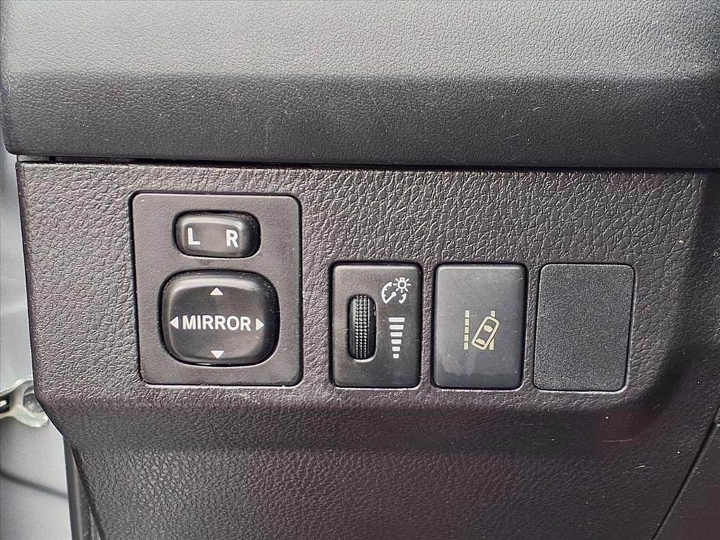 Used 2018 Toyota RAV4 LE image 9