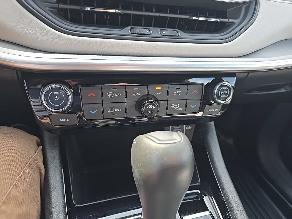 Used 2025 Jeep Compass Limited AWD/4WD image 17