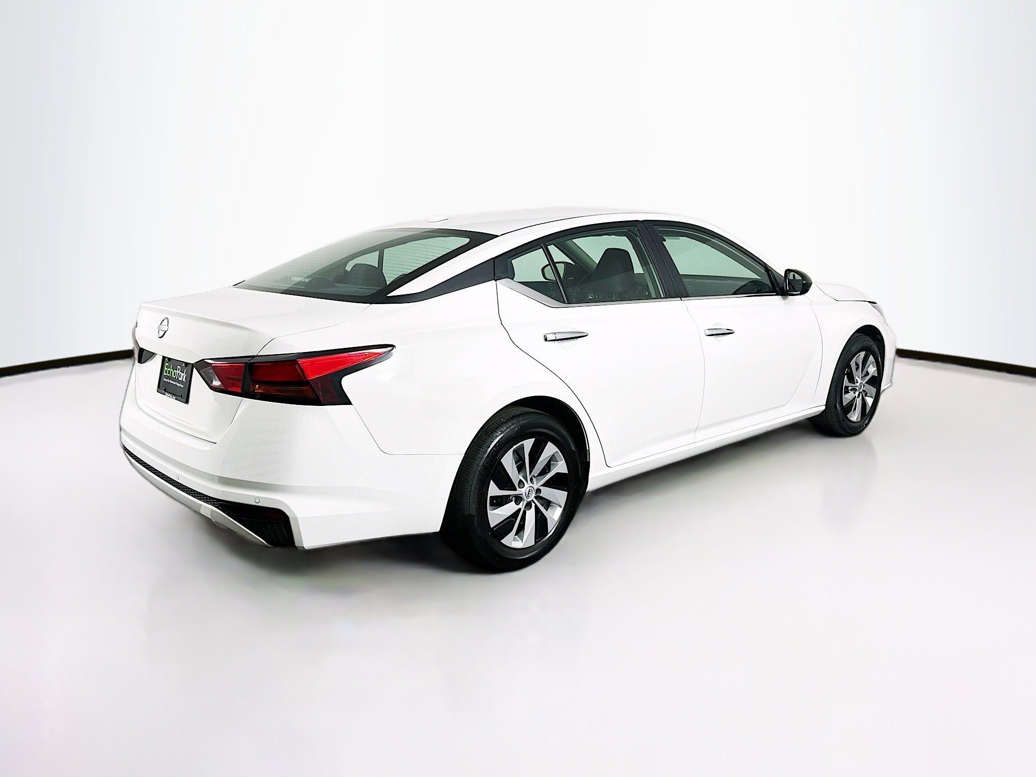 Used 2025 Nissan Altima 2.5 S FWD image 9